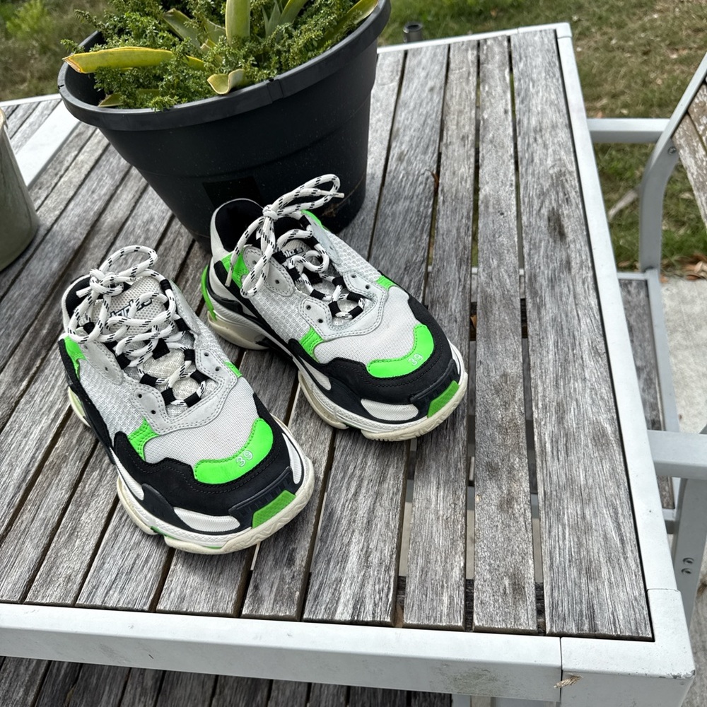 Balenciaga’s triple S Stylish Green and Black Sneakers